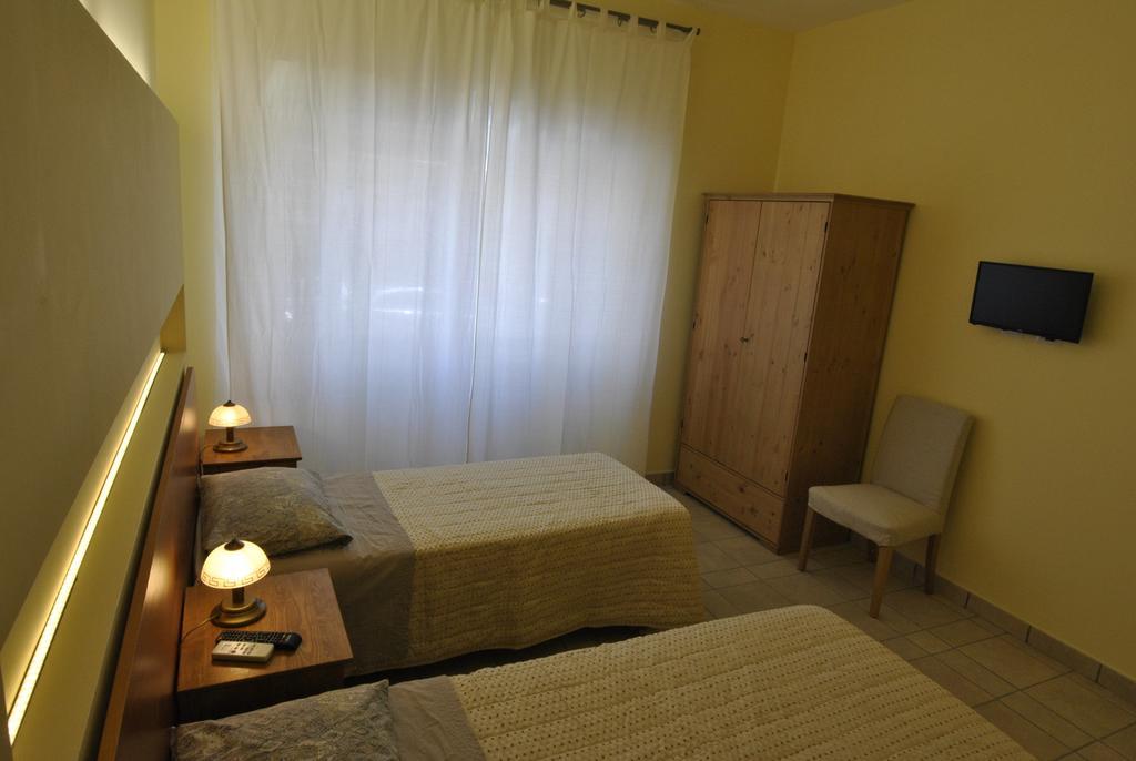 Roma Tourist House Hotel ภายนอก รูปภาพ