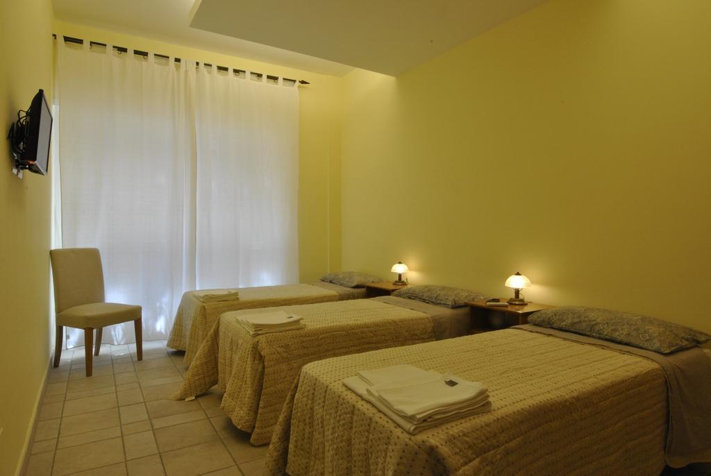 Roma Tourist House Hotel ภายนอก รูปภาพ