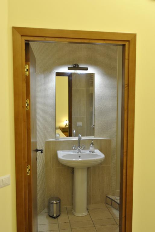 Roma Tourist House Hotel ภายนอก รูปภาพ